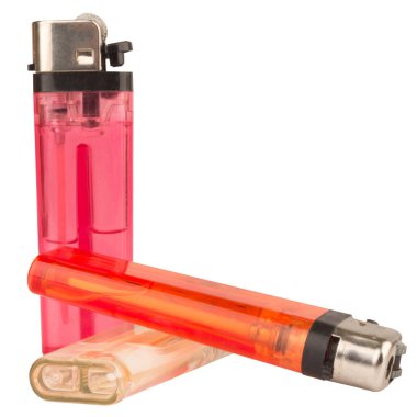 Beyaz araç dumanında daha hafif yığın.