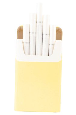 sigara kutusu beyaz arkaplan ürünü üzerinde.