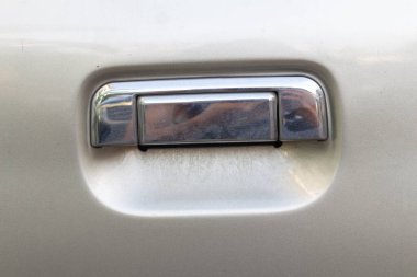 Yeşil Araba Kapı Kolu Yumuşak Güneş Işığıyla.