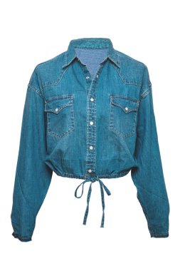 Kot ceket izole edilmiş. Güzel, şık, modaya uygun, kısa mavi ceketli bir kadın mankeni. Kesme yolu. Cepli kot gömlek.