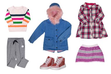 Küçük kız sonbahar kolajı ya da beyaza izole edilmiş bahar giysileri. Çocuk giyim koleksiyonu. Childs moda kıyafeti. Kot ceket, etek, gömlek, elbise ve ayakkabı..