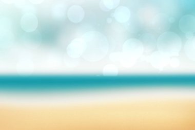 Soyut deniz arka planı. Soyut tropikal kumlu yaz plajı arka planında açık mavi gökyüzünde Bokeh ışıkları ve güneş var. Güzel bir doku. Boşluk.