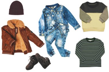 Kolaj seti. Sonbahar kıyafetleri. Kot pantolon ve kot ceket, spor ayakkabı, süveter, deri ceket ve çocuk için başlık. Çocukların kış modası.