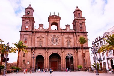 Gran Canaria, İspanya, Kanarya Adaları, Las Palmas - 22 Haziran 2024. Santa Ana Katedrali, Las Palmas 'ın en eski tarihi bölgesi olan Vegueta' nın ortasında yer almaktadır..