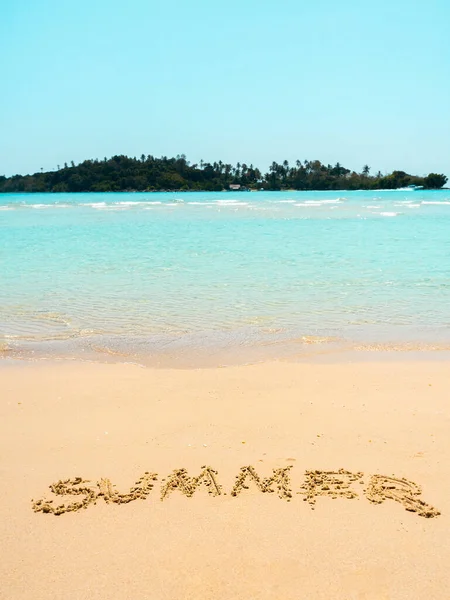 Zeegezicht Vakantie Vakantie Achtergrond Verticale Stijl Tropisch Zandstrand Met Woord — Stockfoto