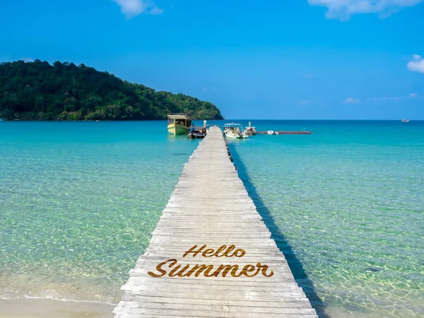 Hallo Summer Tekst Houten Brug Weg Naar Boot Pier Blauwe — Stockfoto