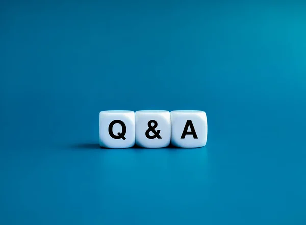 Concepts Text Questions Answers Icon White Cube Block Isolated Blue — Stock Photo, Image