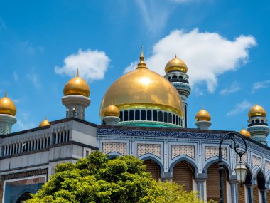 Brunei Darussalam 'ın başkenti Bandar Seri Begawan' daki Brunei Sultanı Hassanal Bolkiah 'ın adını alan Jame' Asr Hassanil Bolkiah Camii 'nin yakın çekim sahnesi..