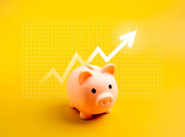 Tasarruf, satış kârı, çevrimiçi pasif gelir, emeklilik bütçesi planı, bankacılık ve finansal konsept. Sarı zemin üzerinde ok yükselen sevimli pembe domuz kumbarası, minimalist.