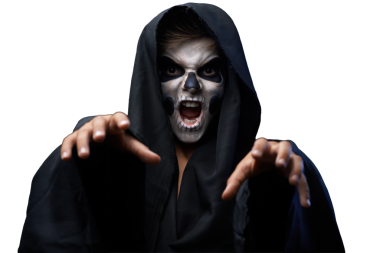 İskelet kostümlü, dehşet saçan, siyah başlıklı bir pelerin giyen biri. Cadılar Bayramı temalı içerik ve ürkütücü dekorasyonlar için harika..