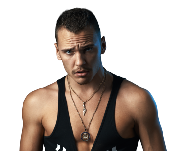 Kolsuz üst ve zincirli kaslı, kafası karışmış bir adam. Moda ya da yaşam tarzı bağlamlarında kafa karışıklığı ya da sorgulama için ideal.