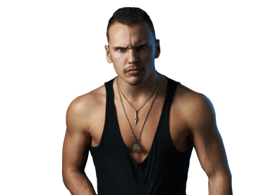 Ciddi ve kaslı bir adamın portresi. Fitness, motivasyon ve güç temalı içerik için ideal.