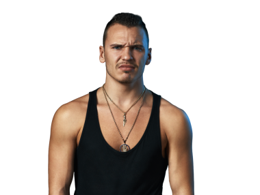 Siyah kolsuz bluz giyen kafası karışmış bir adam. Reklam, pazarlama veya editoryal içerikte kafa karışıklığı veya merakı tasvir etmek için ideal.