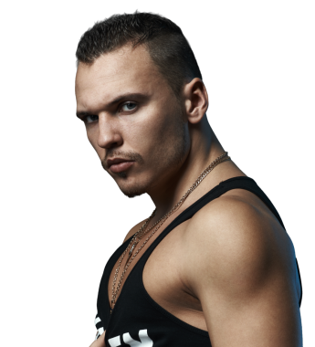 Siyah atletli kendine güvenen bir adam. Fitness, moda veya kişisel gelişim temaları için mükemmel.