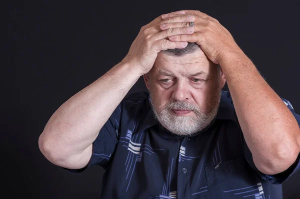 Красивый Портрет Украинского Бородатого Пожилого Человека Размышляющего Жизненных Проблемах Сидя — стоковое фото
