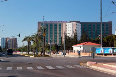 Antalya, Türkiye - 13 Mayıs 2022: 2008 yılında kurulan Antalya Eğitim ve Araştırma Hastanesi, Antalya 'nın en büyük ve en iyi devlet hastanelerinden biridir.