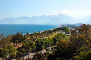  Antalya 'daki ünlü Konyaalti Plajı manzarası