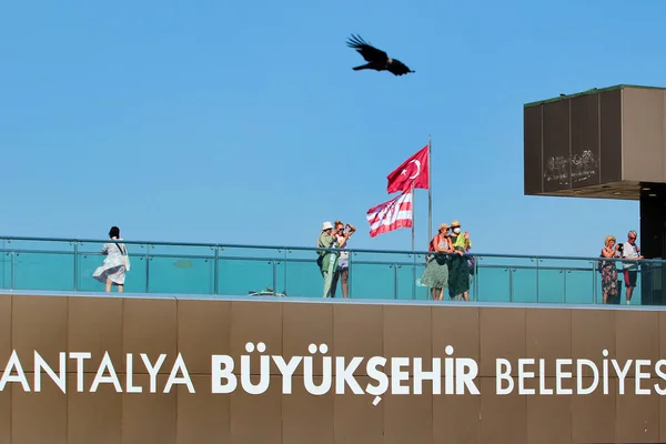 Анталія Туреччина Травня 2022 Люди Спостережній Палубі Захоплюються Видом Моря — стокове фото