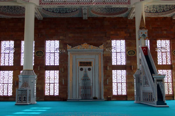Antalya Törökország Április 2022 Interior Mosque Mediterranean Akdeniz University Alapítva — Stock Fotó