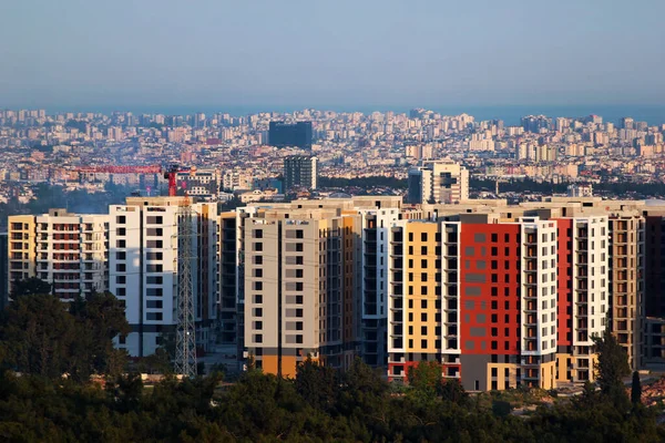 アンタルヤ トルコ 4月24 2022 ケペス地区に新しい住宅街Suryapiの建設 住宅需要は増加していますが トルコは厳しい供給に苦しんでいます — ストック写真
