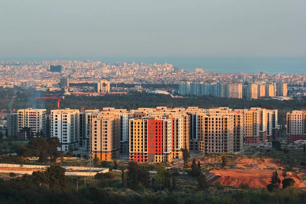 アンタルヤ トルコ 4月24 2022 ケペス地区に新しい住宅街Suryapiの建設 住宅需要は増加していますが トルコは厳しい供給に苦しんでいます — ストック写真