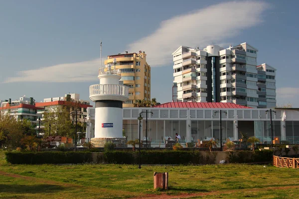 アンタルヤ トルコ 2022年4月16日 トルコの人気の観光スポット アンタルヤのララ地区の海岸デュデン公園の眺め — ストック写真