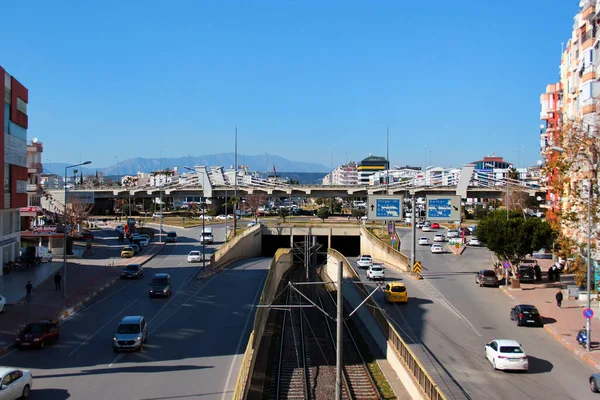 土耳其安塔利亚 2022年2月11日 Gazi Boulevard和Vatan Boulevard之间的Calli交叉口视图 该市Muratpasha和Kep Org区之间的边界 — 图库照片