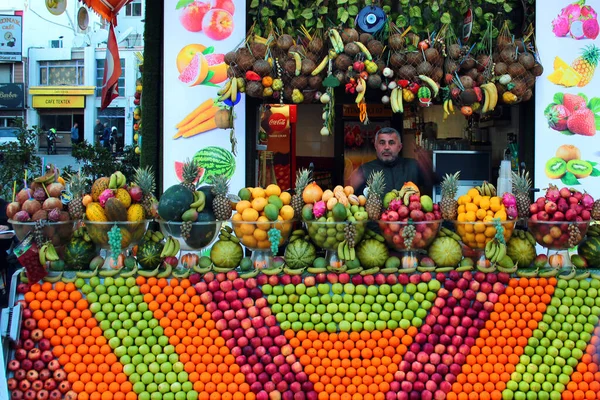 Antalya Turcja Lutego 2022 Stos Świeżych Owoców Targu Ulicznym Kaleici — Zdjęcie stockowe