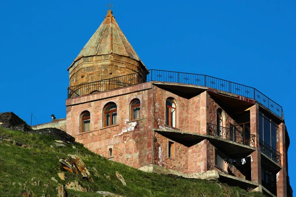 Gergeti Christian Gereja Dekat Kazbegi Stepantsminda Desa Georgia Caucasus — Stok Foto