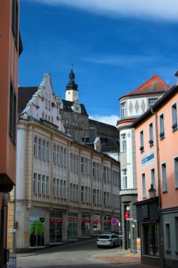 Greiz, Almanya - 21 Mart 2023: Thüringen eyaletinin başkenti Erfurt 'un 40 kilometre doğusunda, Beyaz Elster nehri üzerinde yer alan bir kasaba.. 