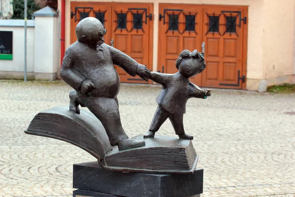 Plauen Alemania Marzo 2023 Escultura Del Padre Del Hijo Por —  Fotos de Stock