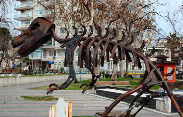 Antalya Turchia Febbraio 2023 Scheletro Dinosauro Rottami Metallici Suleyman Unsal — Foto Stock