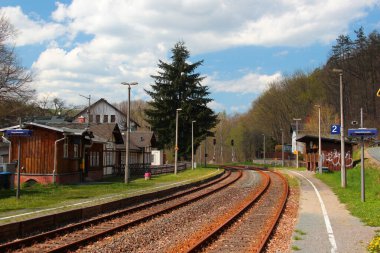 Barthmuhle, Almanya - 21 Nisan 2023: Saksonya 'nın Vogtland ilçesindeki Elstertal köprüsü yakınlarındaki Barthmuhle istasyonu