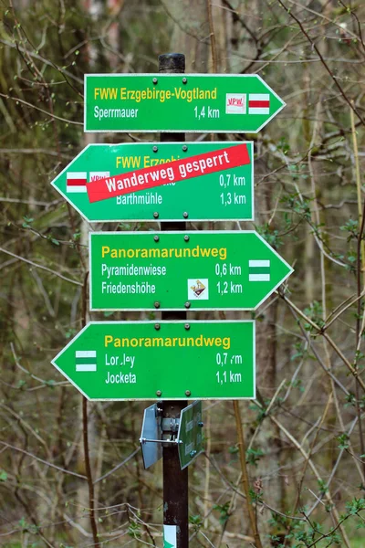 Plauen Tyskland April 2023 Vägmarkeringar Vogtland Panorama Way Och Andra — Stockfoto
