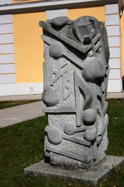 Zwickau, Almanya - 3 Mayıs 2023: Planitz kalesindeki müzik anıtı. Zwickau, Robert Schumann 'ın doğduğu yerdir ve adı Schumann şehridir..