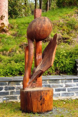 Markneukirchen, Almanya - 14 Mayıs 2023: Müzikal enstrüman üretim bölgesinin tarihi merkezi olan Markneukirchen 'deki müzik aletleri müzesinde bir anıt.