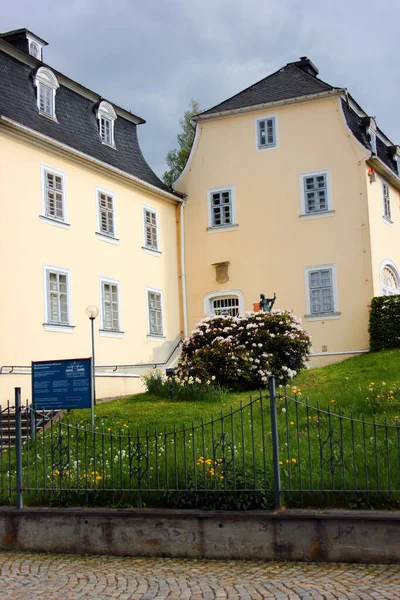 ドイツ マルクノイキルヒェン 2023年5月14日 ヴォーグトランドの町マルクノイキルヒェンの楽器博物館と楽器製作地域の歴史的中心 — ストック写真