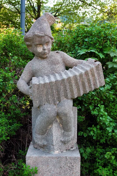 Klingenthal Deutschland Mai 2023 Skulptur Eines Jungen Mit Akkordeon Klingenthal — Stockfoto