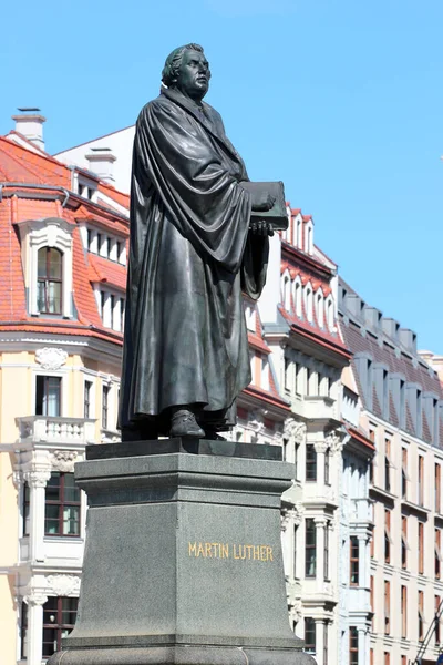 드레스덴에 신시장 광장에 마르틴루터에게 기념비 — 스톡 사진