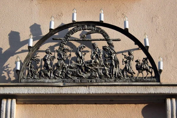 シュヴァルツェンベルク 2023年6月8日 ザクセン州のアーチ型キャンドルホルダー シュヴィボゲン Schwibbogen は伝統的にクリスマスの装飾品として使用されています — ストック写真