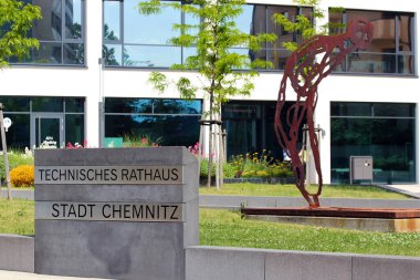 Chemnitz, Almanya - 11 Haziran 2023: Teknik Kasaba Chemnitz Salonu, belediye yönetimi tarafından kullanılan bir hizmet binası