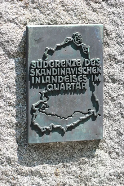 ドイツ ヴァイダ2023年6月18日 オステルブルク城の氷河期記念石は 四半期の北欧氷床の南限を示す — ストック写真