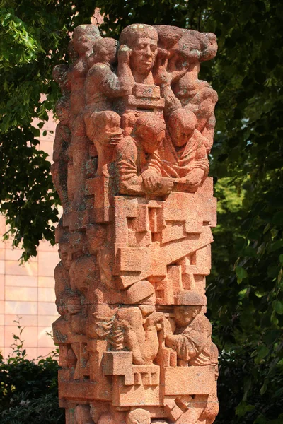Chemnitz Alemania Junio 2023 Escultura Piedra Ciencia Como Fuerza Productiva — Foto de Stock