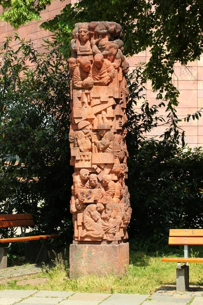 Chemnitz Alemania Junio 2023 Escultura Piedra Ciencia Como Fuerza Productiva —  Fotos de Stock