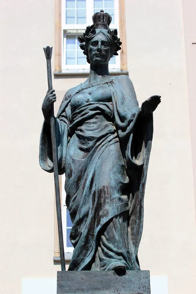 ドイツのケムニッツ 2023年6月12日 ザクセン州の守護神として伝説的な女性像を持つサクソニア噴水 — ストック写真