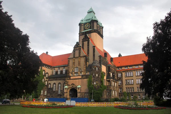 Здание Дрезденского Технического Университета Саксонии Германия — стоковое фото