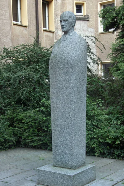 德累斯顿 2023年6月27日 德国共产党和抵抗纳粹政权的战士格奥尔格 舒曼纪念碑 位于德累斯顿理工大学舒曼广场 — 图库照片