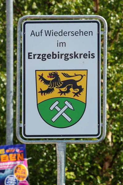 ドイツのヨハネスブルグ 2023年6月11日 ドイツとチェコの国境での国境標識ザクセン州の鉱山町ヨハネスブルグ山 — ストック写真
