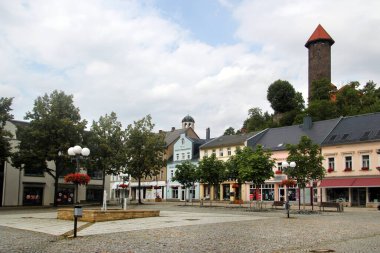 Auerbach, Almanya - 22 Temmuz 2023: Vogtland, Saksonya 'daki Auerbach kasabasındaki Neumarkt Meydanı