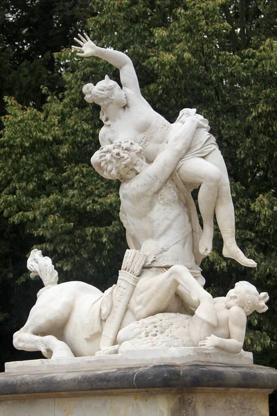 德国德累斯顿 2023年7月23日 安东尼奥 科拉迪尼在德累斯顿大花园创作的Nessus Centaur和Deianira雕塑 — 图库照片